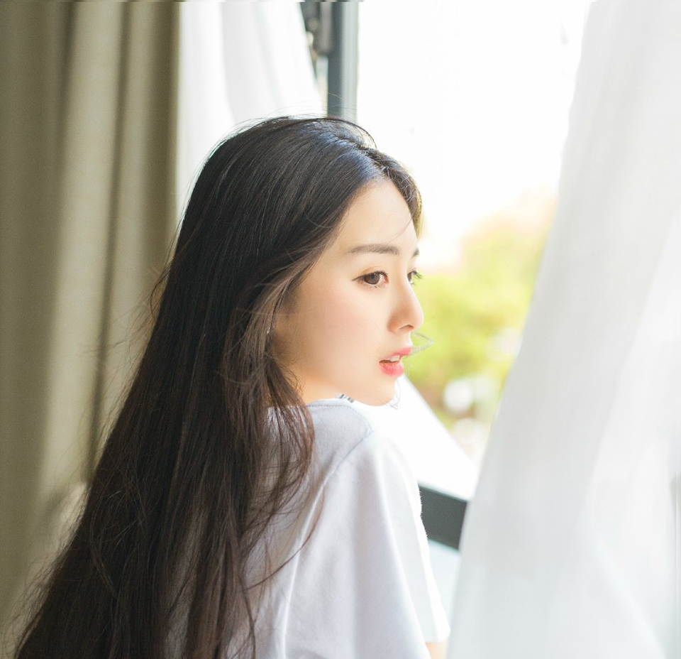 吕布要统一天下，却又不想投入太多，所以他要逼，逼得如今仅存的三家诸侯自相征伐，因为地势的原因，江东注定不可能跟曹刘一条心，这也是吕布先入蜀而非先定中原的一个重要原因，他需要江东在后面来搞风搞雨，令曹刘无法全力来对付吕布，有时候三家真不如两家，这天下太小，小到现在已经无法容纳四家诸侯。